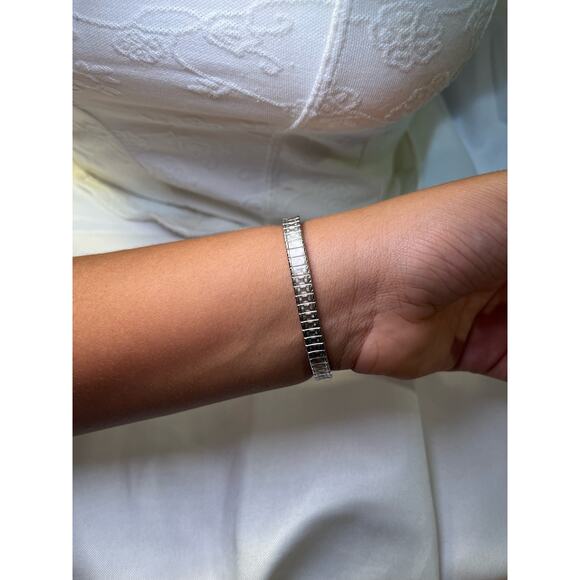 Bolivia Electra Silver Toned Adjustable 360 Windomatic Ladies Wristwatch - Picture 5 of 6